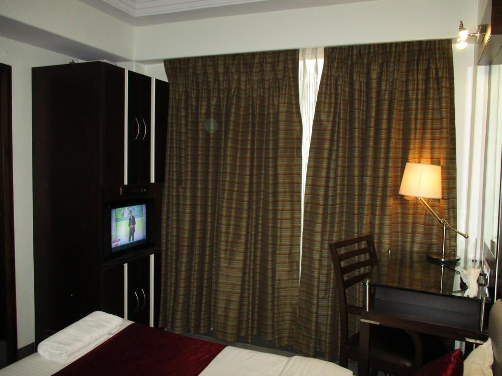 Hotel Sapna Marine Mumbai Bagian luar foto