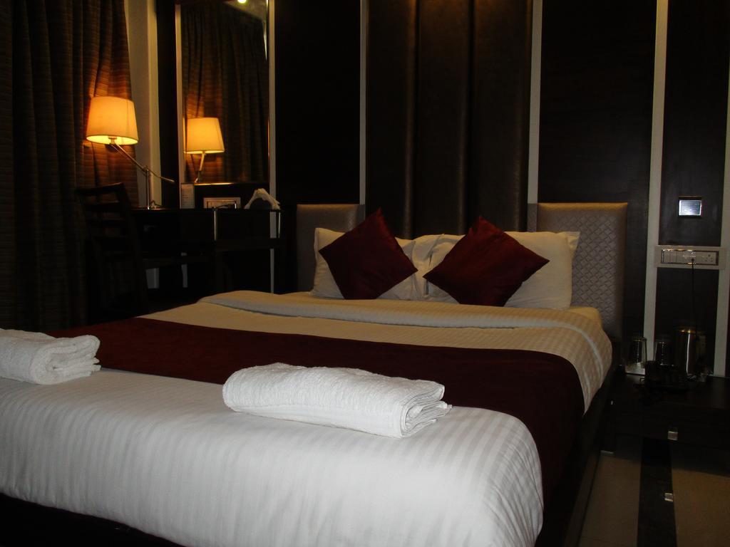 Hotel Sapna Marine Mumbai Bagian luar foto