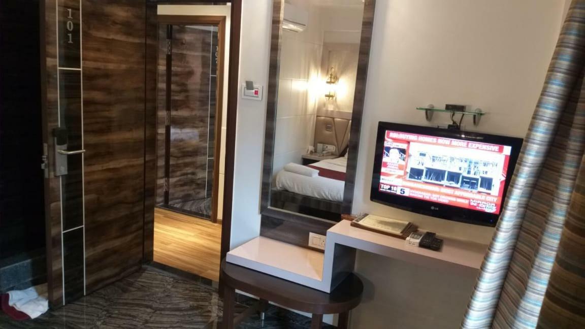 Hotel Sapna Marine Mumbai Bagian luar foto