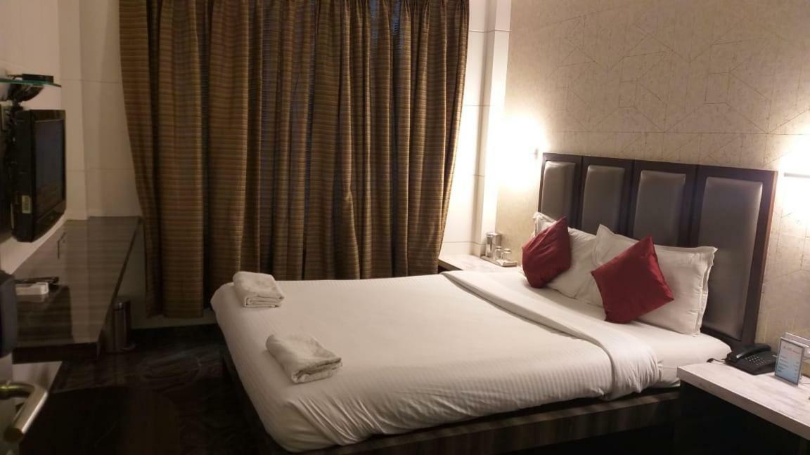 Hotel Sapna Marine Mumbai Bagian luar foto